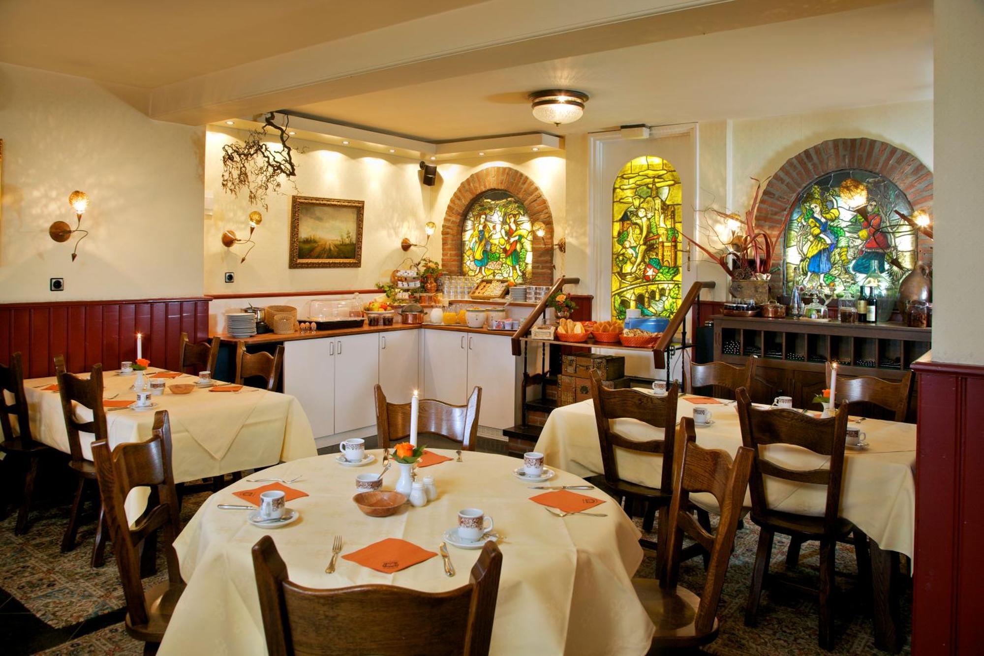 Hotel Restaurant In Den Hoof มาสทริชท์ ภายนอก รูปภาพ